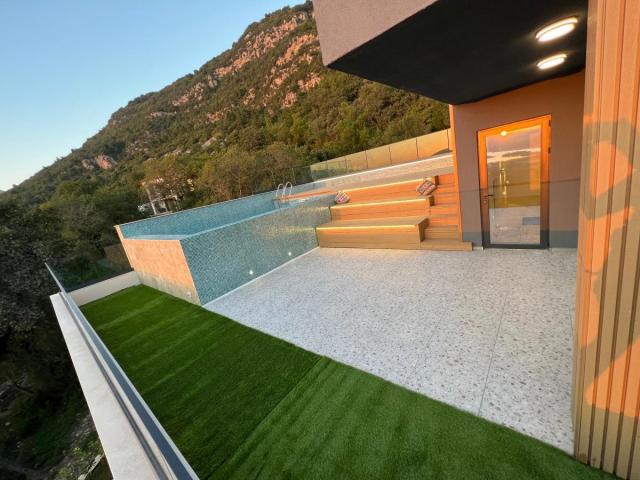 Spacious Villa in Kavac with Rooftop Pool
