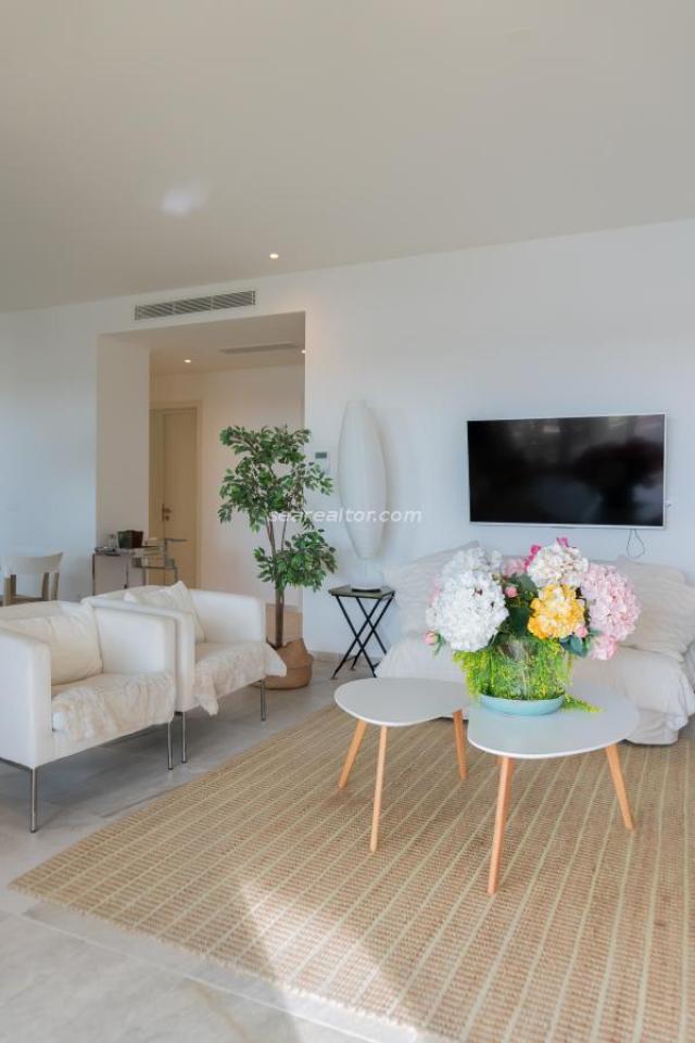 Luxurious apartment in Luštica Bay with pool and sea view