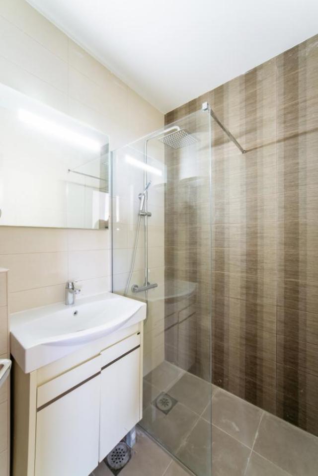 Beautiful 3-Bedroom Apartment for Sale, 130 m2 + 104 m2 Terrace, Bečići, Sea View, Parking