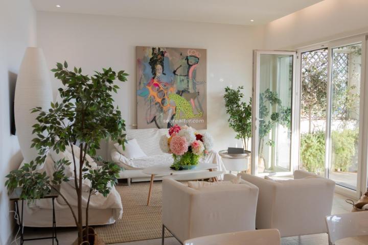 Luxurious apartment in Luštica Bay with pool and sea view