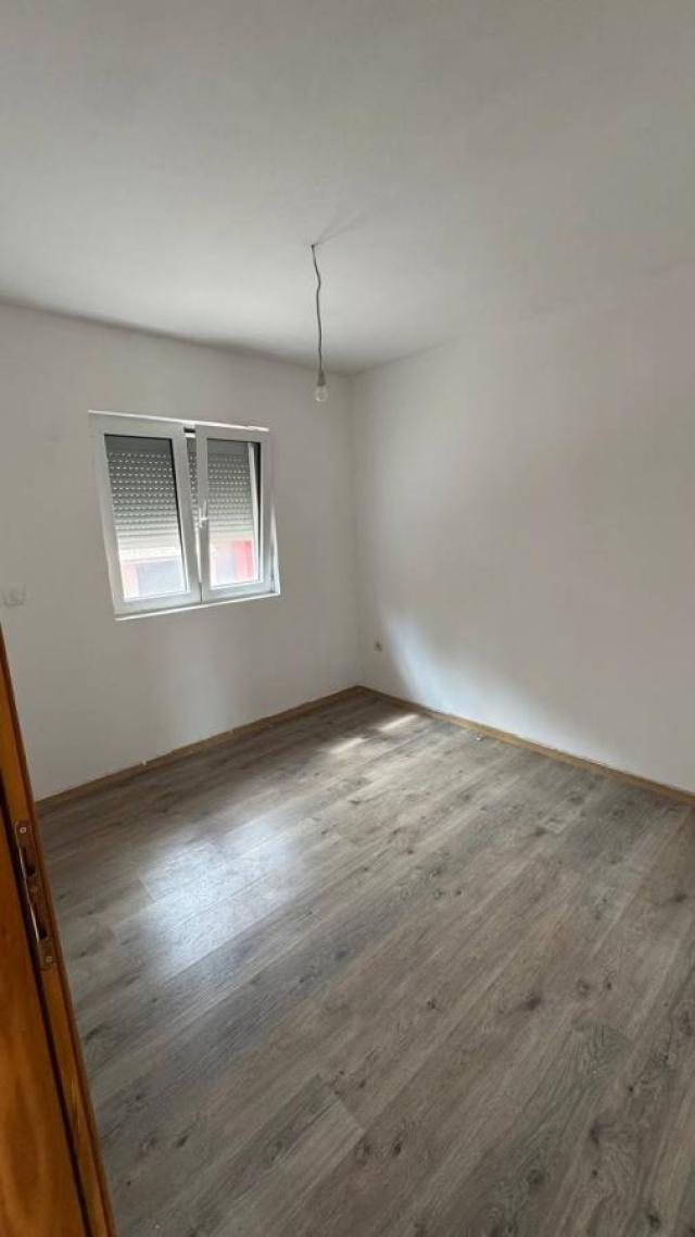 Apartment 79 m2 in Lastva Grbaljska with Terrace, Parking and Pool