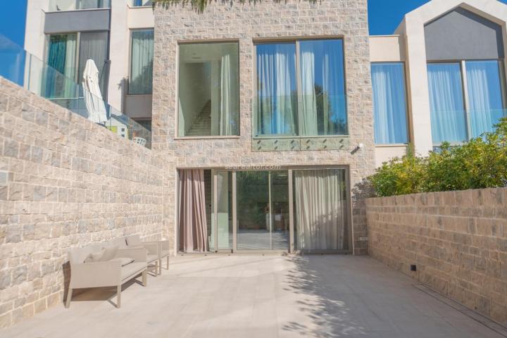 Premium Townhouse 288 m2 with Private Pool in Donja Lastva (I-2)
