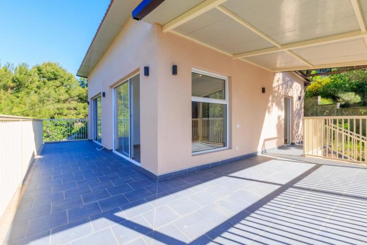 Villa with Sea View, Separate Guest House and Garage in Šušanj, Bar