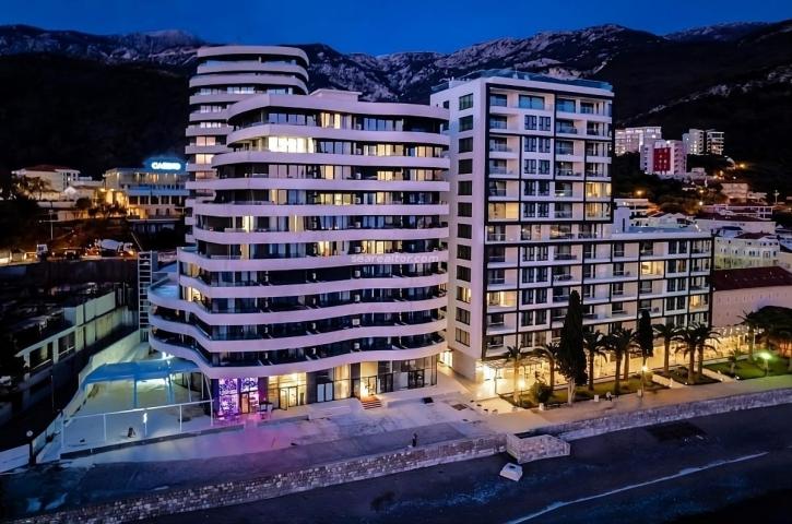 Zur Langzeitmiete: Wohnungen in erster Meereslinie in Budva, Bečići.