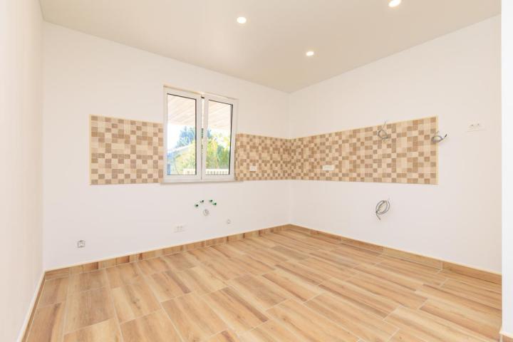 Villa with Sea View, Separate Guest House and Garage in Šušanj, Bar