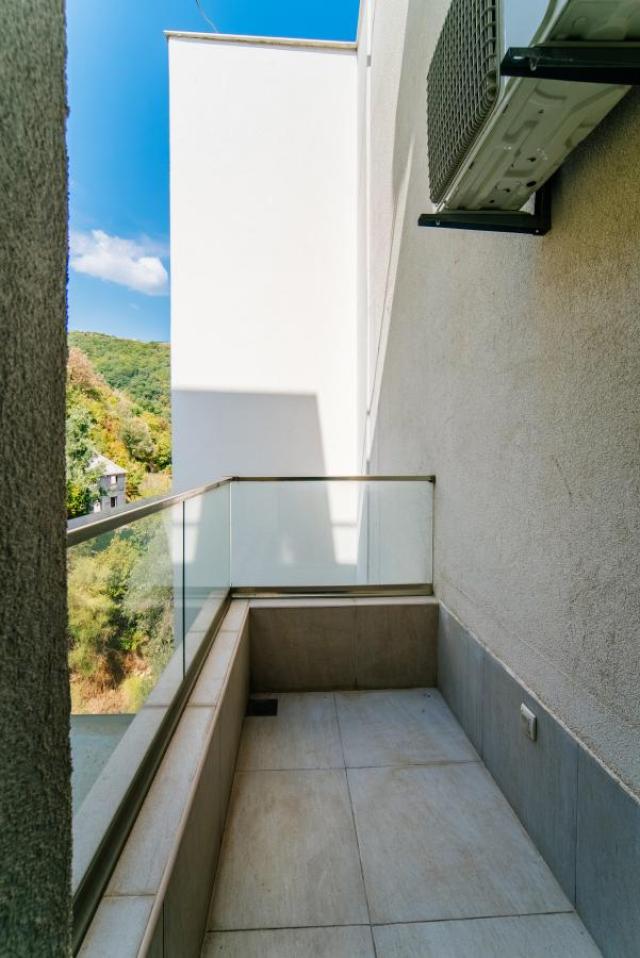 Beautiful 3-Bedroom Apartment for Sale, 130 m2 + 104 m2 Terrace, Bečići, Sea View, Parking