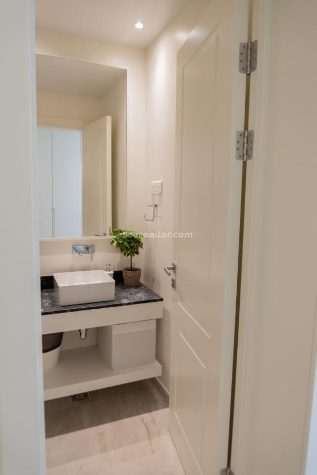 Luxurious apartment in Luštica Bay with pool and sea view