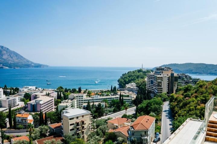 Beautiful 3-Bedroom Apartment for Sale, 130 m2 + 104 m2 Terrace, Bečići, Sea View, Parking