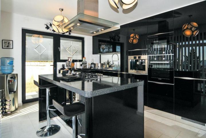 Luxury Villa with Pool, Guest Apartment & Additional Land – Tivat