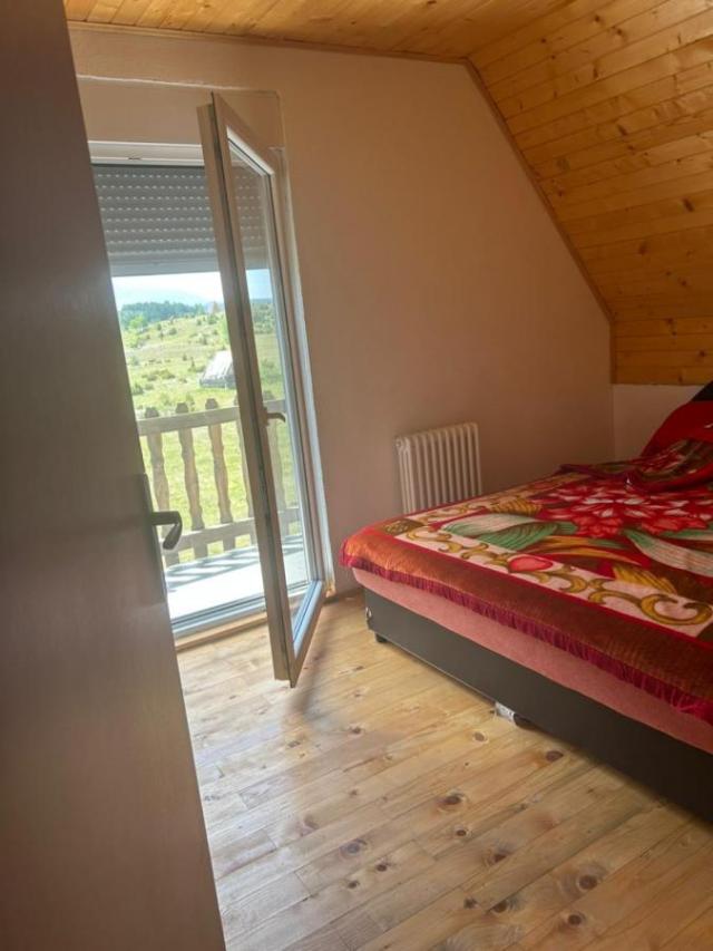House for Sale in Žabljak – Great Location, Ideal for Living or Tourism!