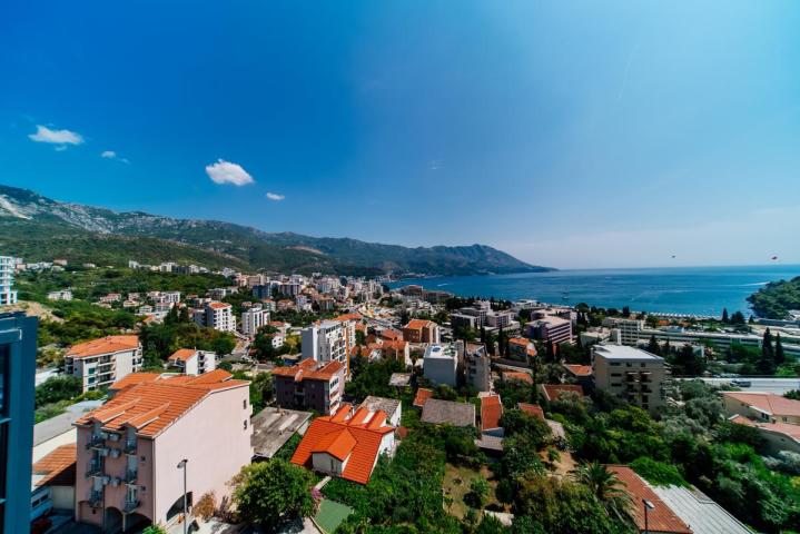 Beautiful 3-Bedroom Apartment for Sale, 130 m2 + 104 m2 Terrace, Bečići, Sea View, Parking