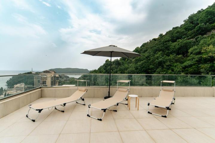 Beautiful 3-Bedroom Apartment for Sale, 130 m2 + 104 m2 Terrace, Bečići, Sea View, Parking
