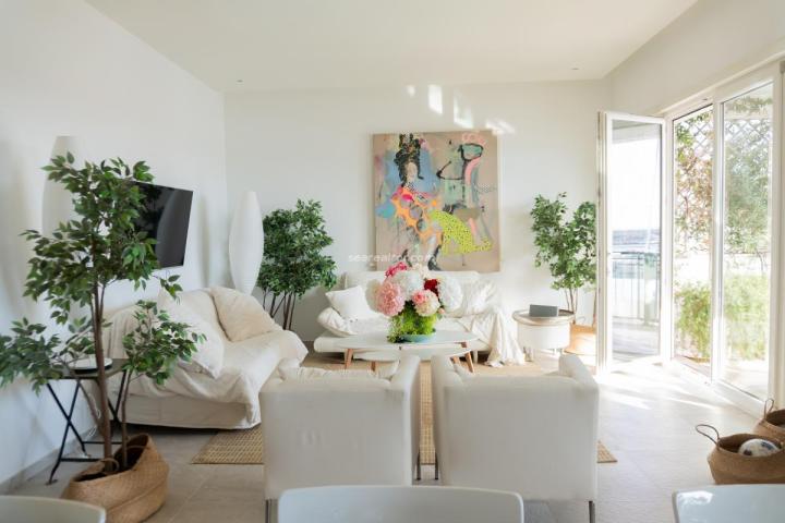 Luxurious apartment in Luštica Bay with pool and sea view