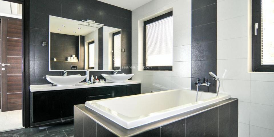Luxury Villa with Pool, Guest Apartment & Additional Land – Tivat