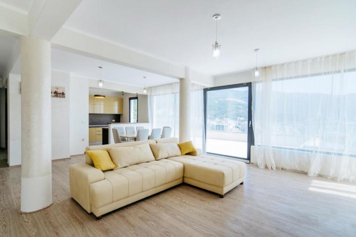 Beautiful 3-Bedroom Apartment for Sale, 130 m2 + 104 m2 Terrace, Bečići, Sea View, Parking