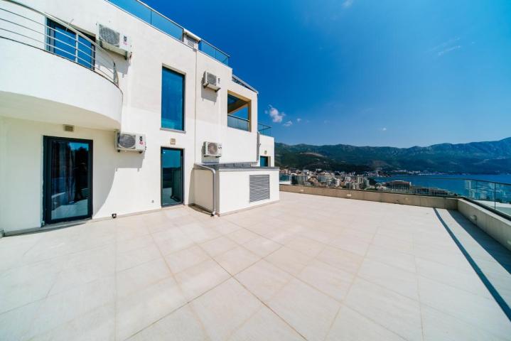 Beautiful 3-Bedroom Apartment for Sale, 130 m2 + 104 m2 Terrace, Bečići, Sea View, Parking