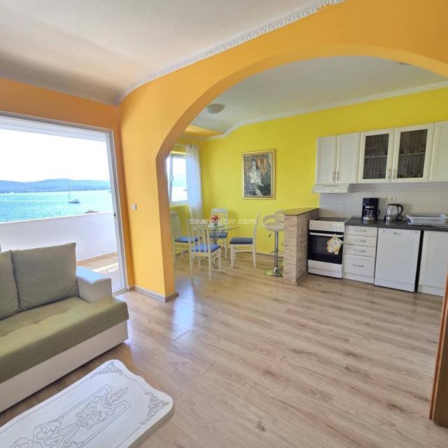 One bedroom apartment with sea view, Tivat