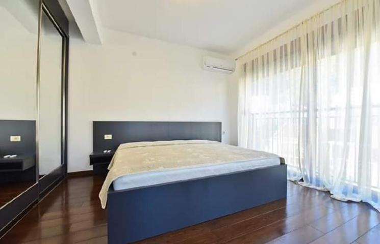 Luxury 3-bedroom apartment with a sea view in Petrovac for sale