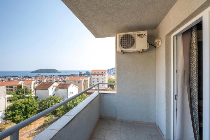 Comfortable 2 bedroom apartment with sea view in Lazi area, Budva