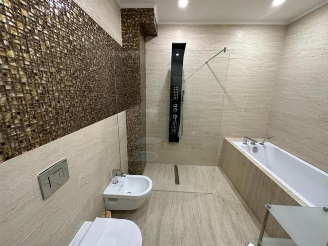 For sale: luxurious penthouse, 162 m², Budva