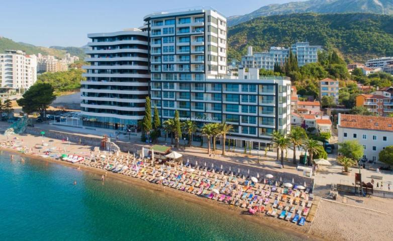 Zur Langzeitmiete: Wohnungen in erster Meereslinie in Budva, Bečići.