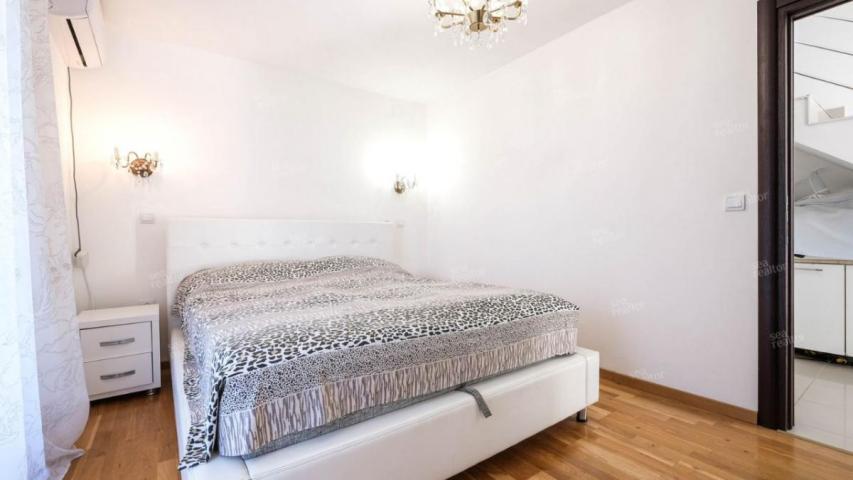 Spacious home with sea view in Krašići