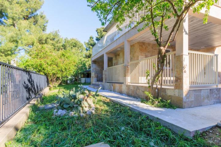 Villa with Sea View, Separate Guest House and Garage in Šušanj, Bar