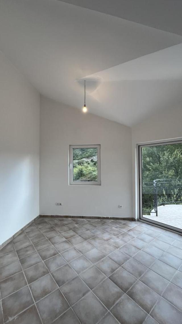 New 79 m2 Apartment in Lastva Grbaljska, Top Floor with High Ceilings, Terrace and Parking