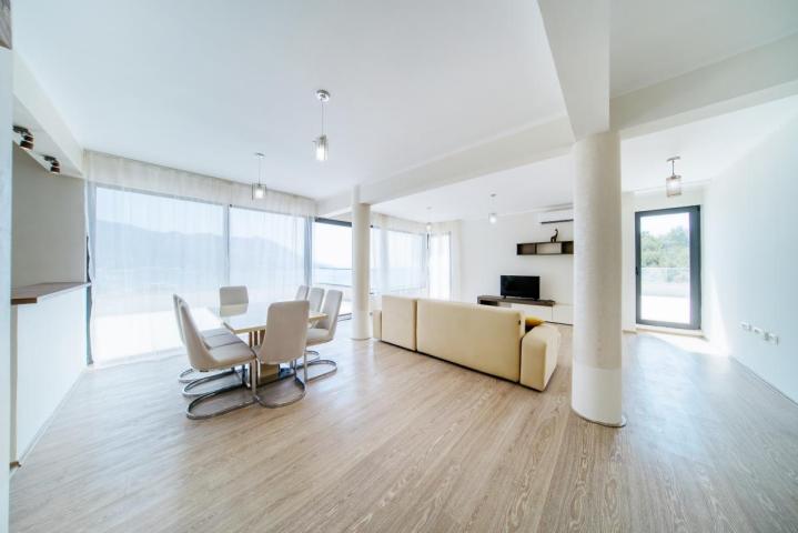 Beautiful 3-Bedroom Apartment for Sale, 130 m2 + 104 m2 Terrace, Bečići, Sea View, Parking