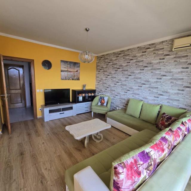 One bedroom apartment with sea view, Tivat