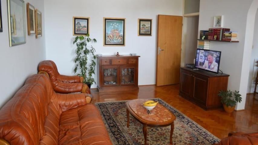 Three bedroom apartment in downtown Bar for sale, a few minutes away from the city beach. 