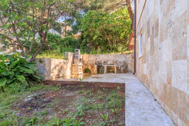 Villa with Sea View, Separate Guest House and Garage in Šušanj, Bar