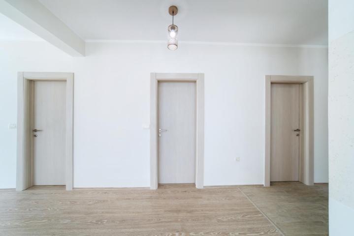 Beautiful 3-Bedroom Apartment for Sale, 130 m2 + 104 m2 Terrace, Bečići, Sea View, Parking