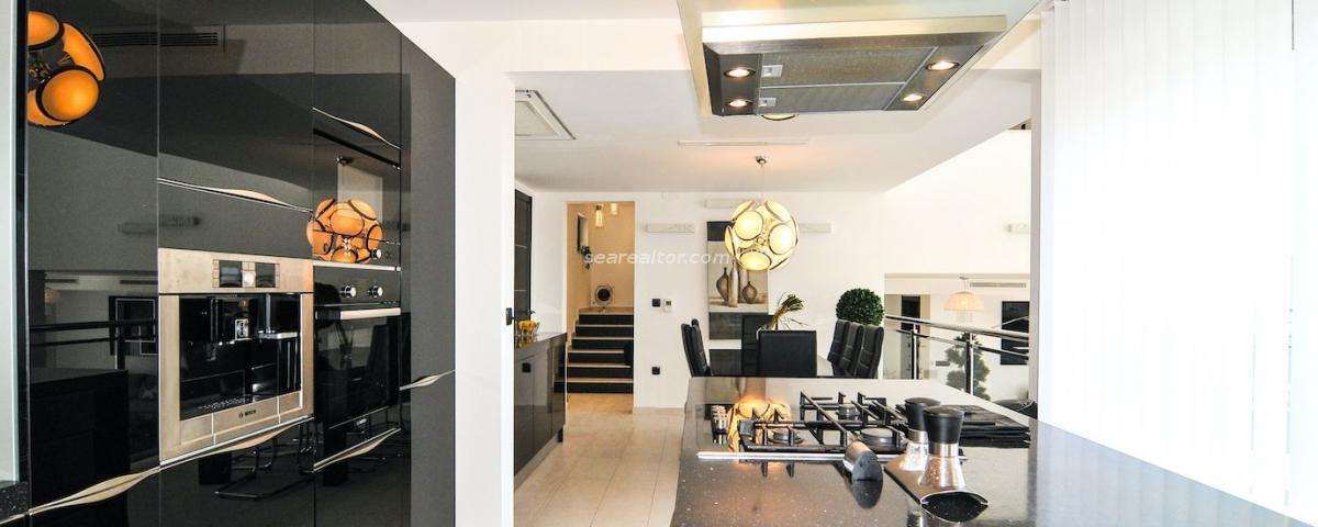 Luxury Villa with Pool, Guest Apartment & Additional Land – Tivat