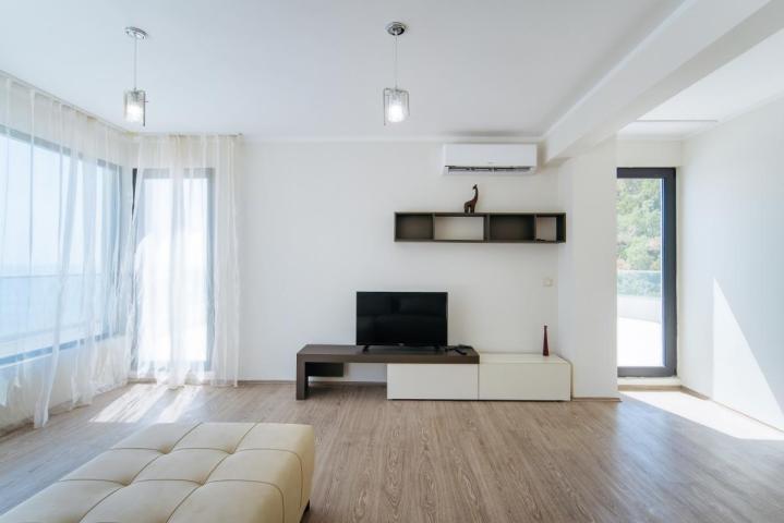 Beautiful 3-Bedroom Apartment for Sale, 130 m2 + 104 m2 Terrace, Bečići, Sea View, Parking