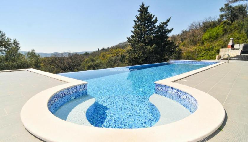 Luxury Villa with Pool, Guest Apartment & Additional Land – Tivat