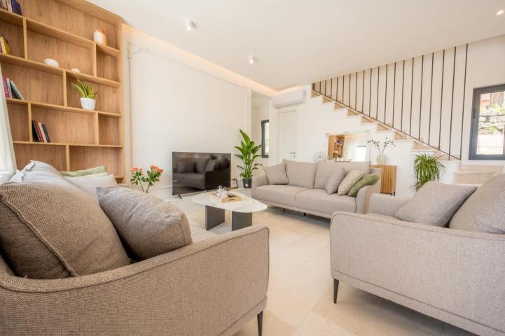 Luxury villa with pool and sea view, Tivat