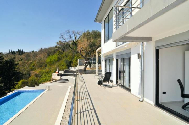 Luxury Villa with Pool, Guest Apartment & Additional Land – Tivat