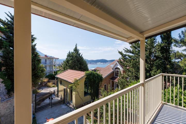 Villa with Sea View, Separate Guest House and Garage in Šušanj, Bar