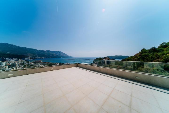 Beautiful 3-Bedroom Apartment for Sale, 130 m2 + 104 m2 Terrace, Bečići, Sea View, Parking