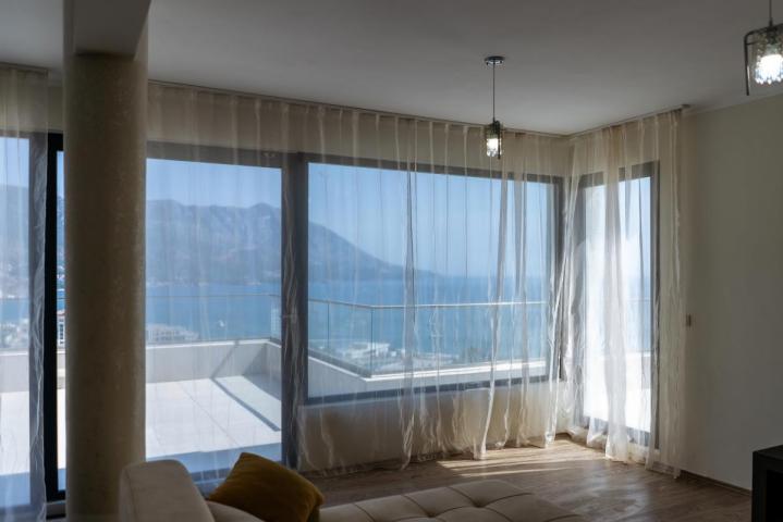 Beautiful 3-Bedroom Apartment for Sale, 130 m2 + 104 m2 Terrace, Bečići, Sea View, Parking