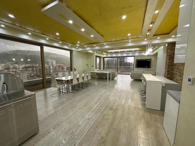 For sale: luxurious penthouse, 162 m², Budva
