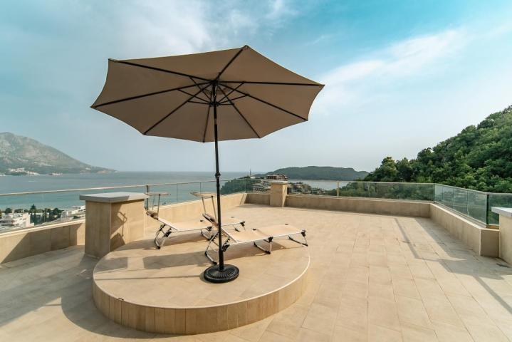 Penthouse Apartment for Sale, 127 m2 + 130 m2 Terrace, Bečići, Sea View, Garage, Rooftop Access