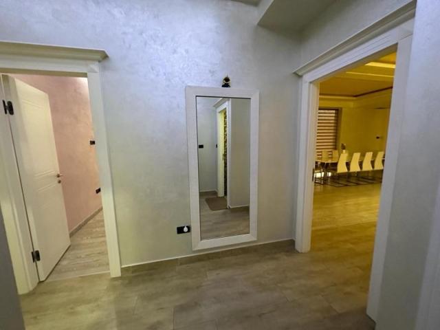 For sale: luxurious penthouse, 162 m², Budva