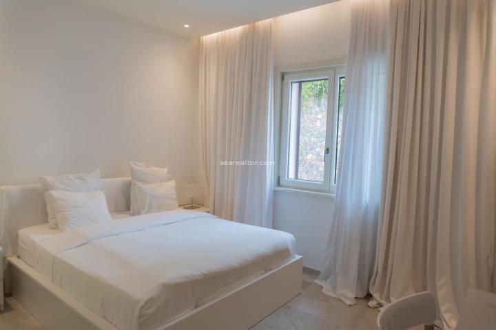 Luxurious apartment in Luštica Bay with pool and sea view