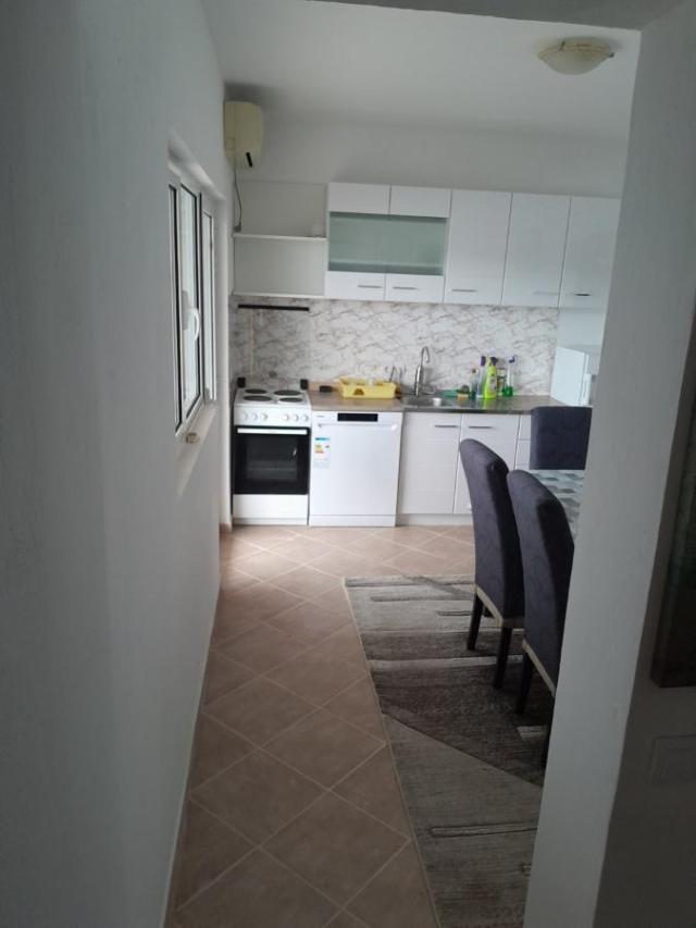 For Rent: Spacious, Renovated, and Beautifully Furnished Three-Bedroom Apartment. 