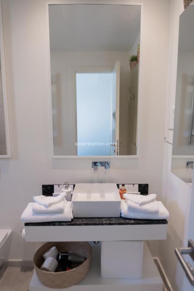 Luxurious apartment in Luštica Bay with pool and sea view