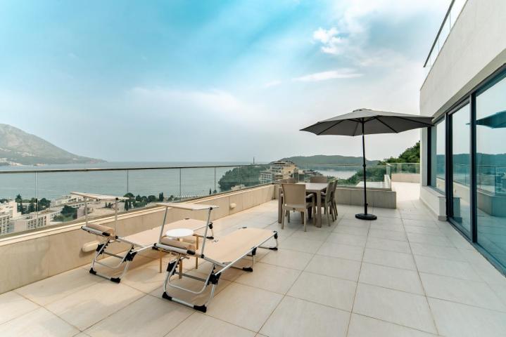 Beautiful 3-Bedroom Apartment for Sale, 130 m2 + 104 m2 Terrace, Bečići, Sea View, Parking