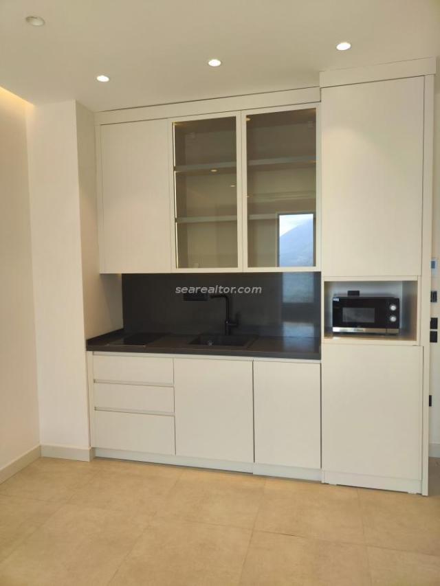 Modern Apartment in Bečići with Sea View – 190 m²