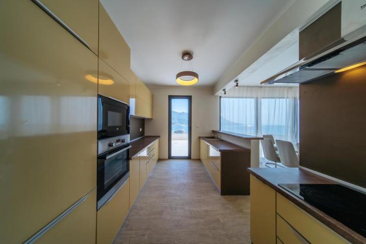 Beautiful 3-Bedroom Apartment for Sale, 130 m2 + 104 m2 Terrace, Bečići, Sea View, Parking